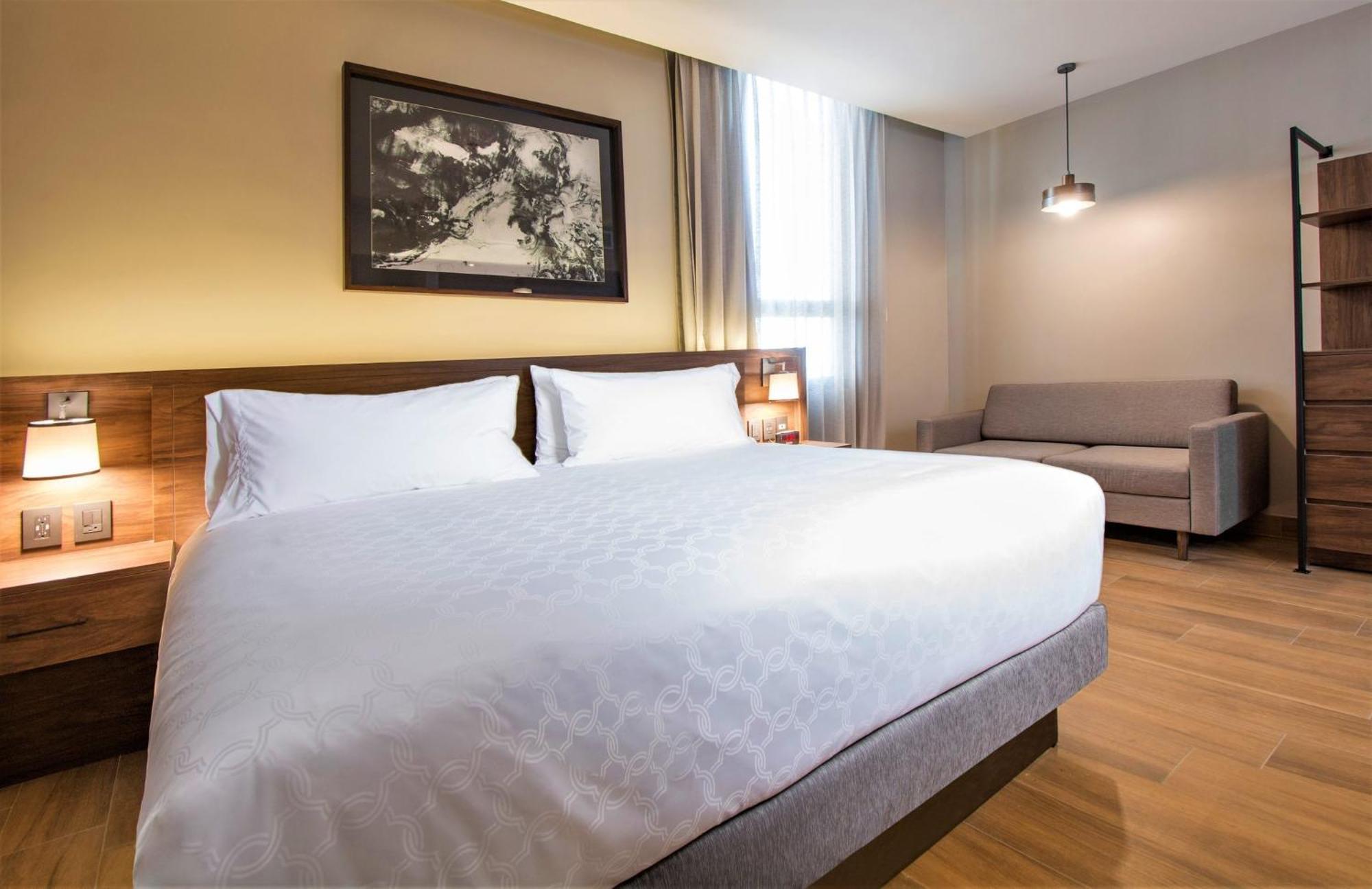 Staybridge Suites - Guadalajara Novena, an IHG Hotel Bagian luar foto