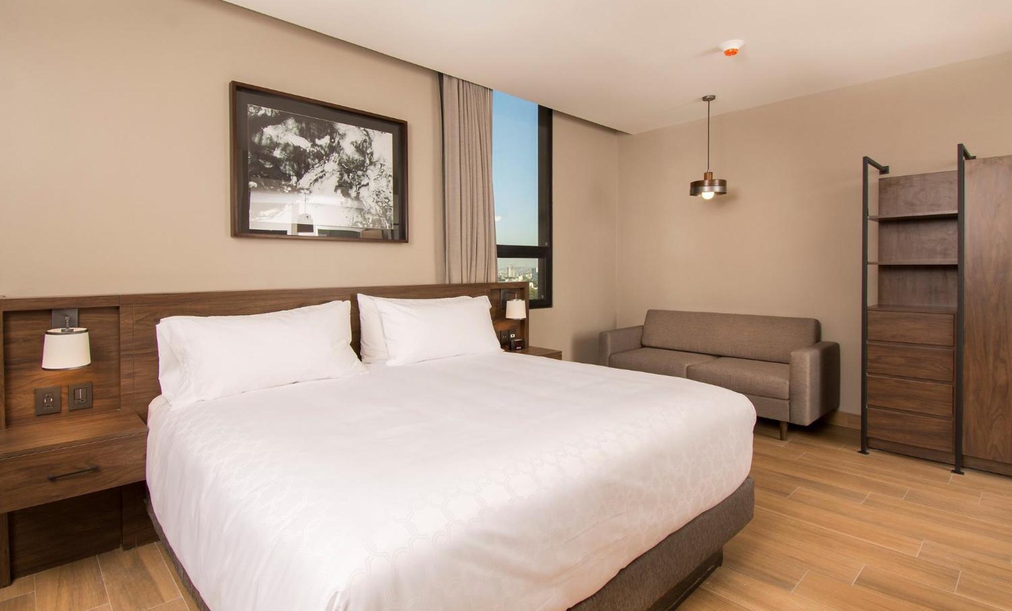 Staybridge Suites - Guadalajara Novena, an IHG Hotel Bagian luar foto