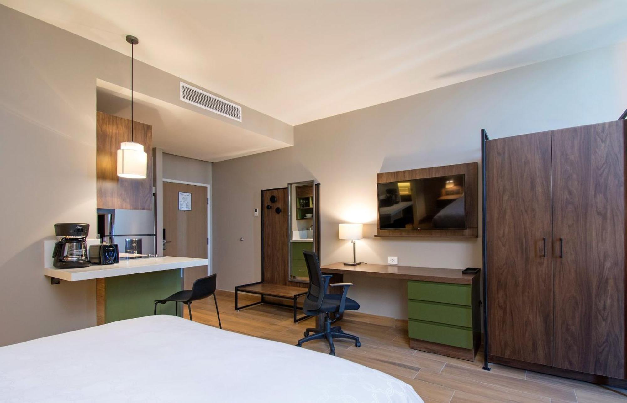 Staybridge Suites - Guadalajara Novena, an IHG Hotel Bagian luar foto