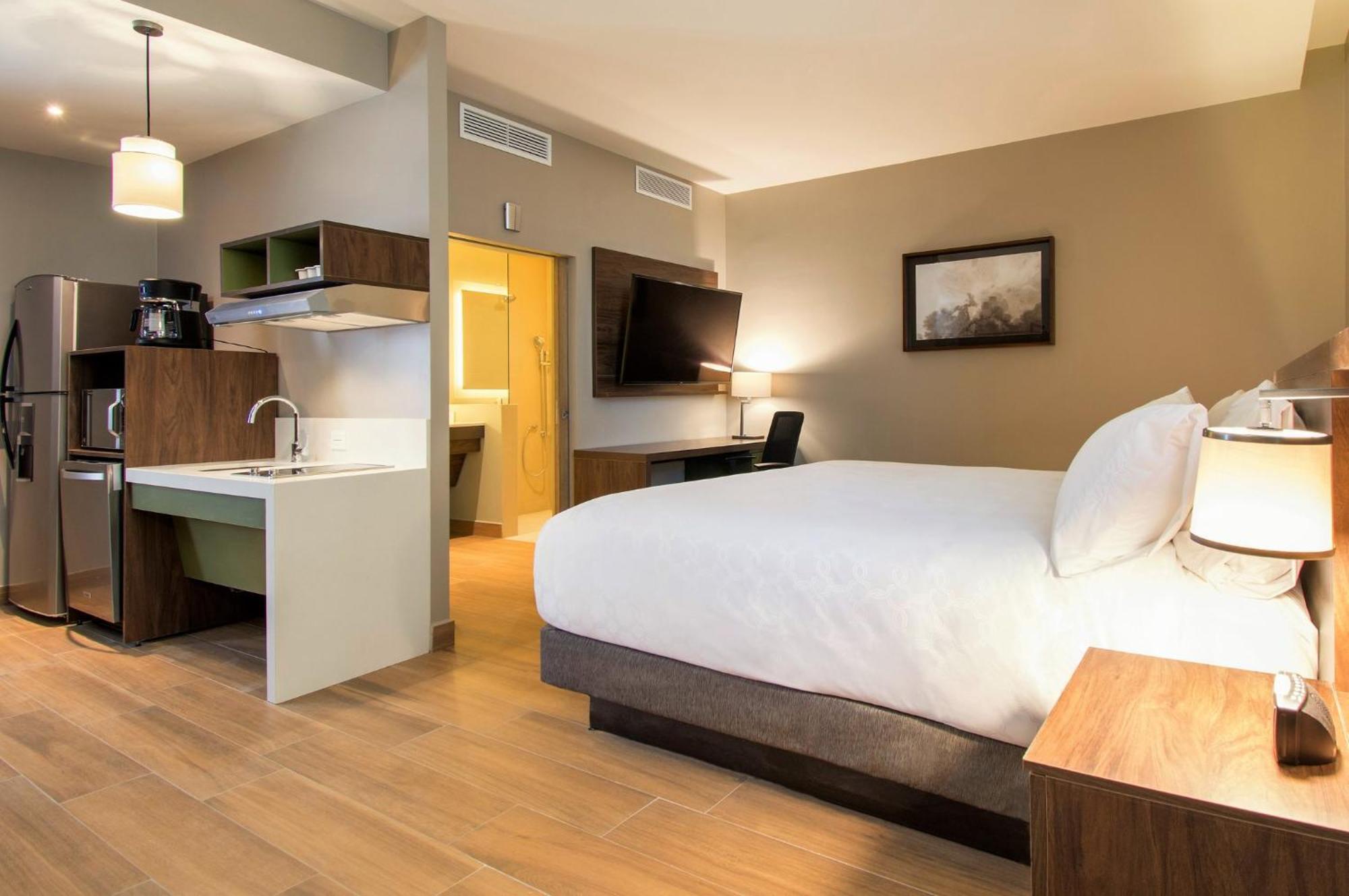 Staybridge Suites - Guadalajara Novena, an IHG Hotel Bagian luar foto
