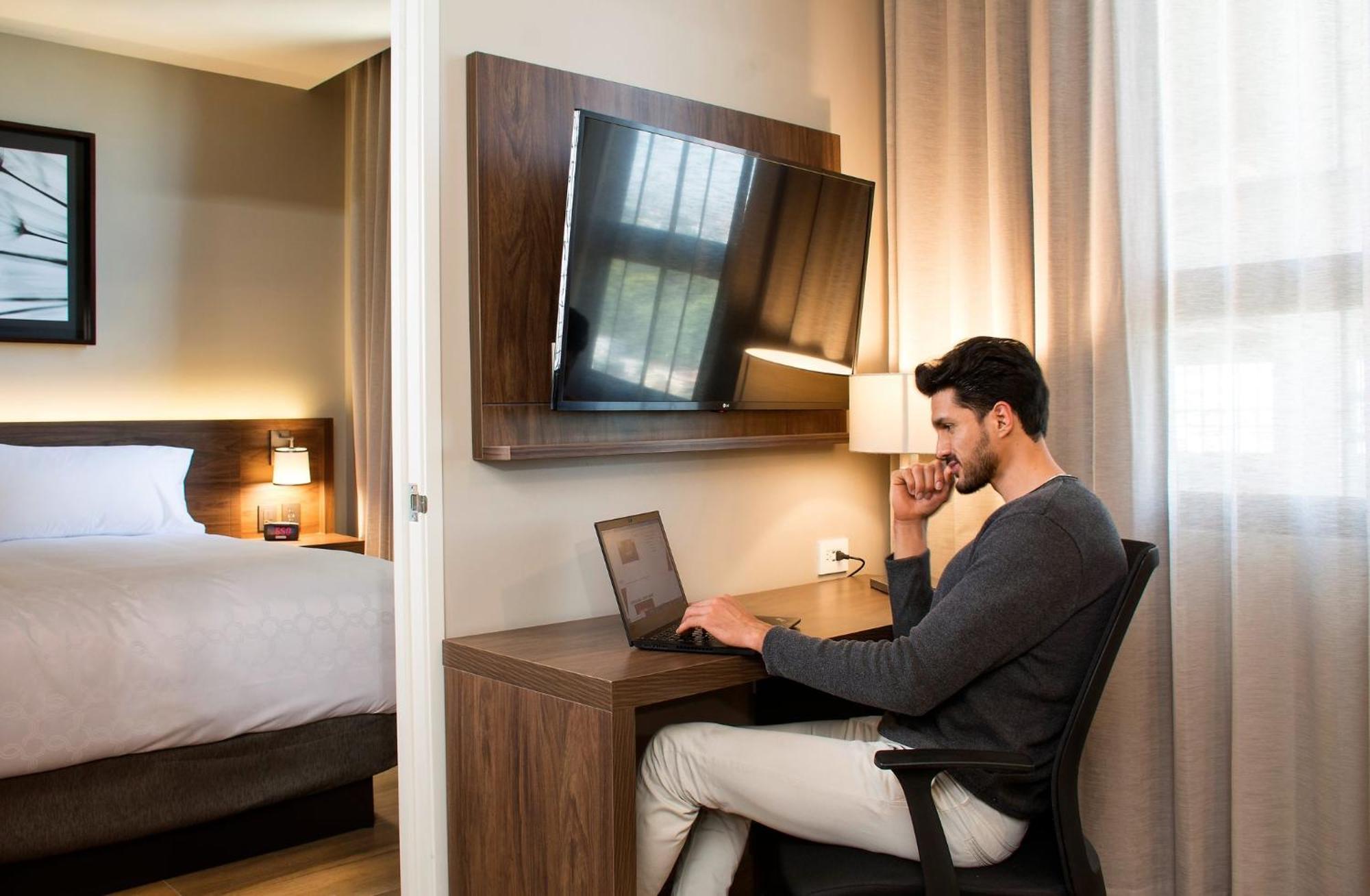 Staybridge Suites - Guadalajara Novena, an IHG Hotel Bagian luar foto
