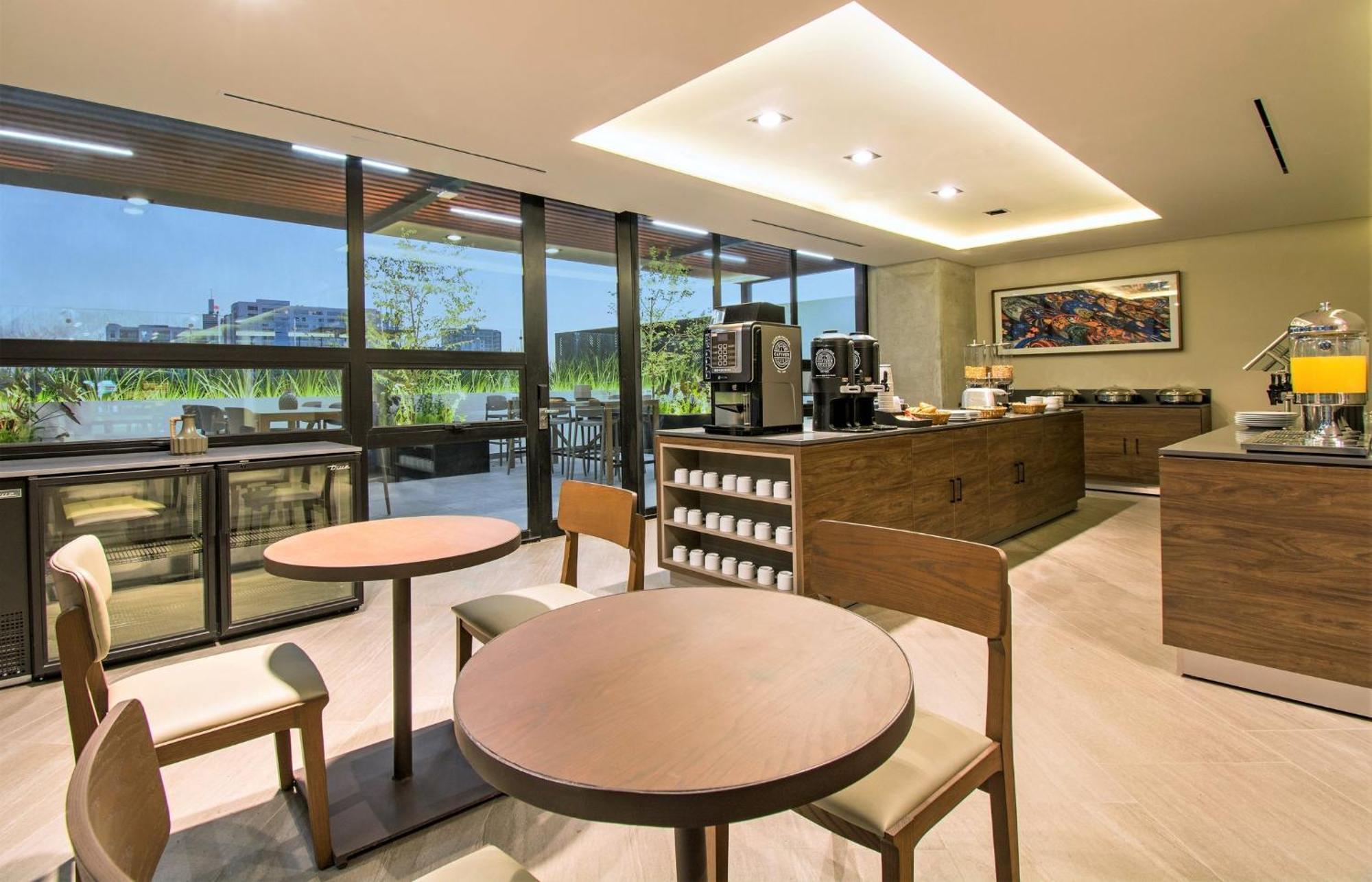 Staybridge Suites - Guadalajara Novena, an IHG Hotel Bagian luar foto