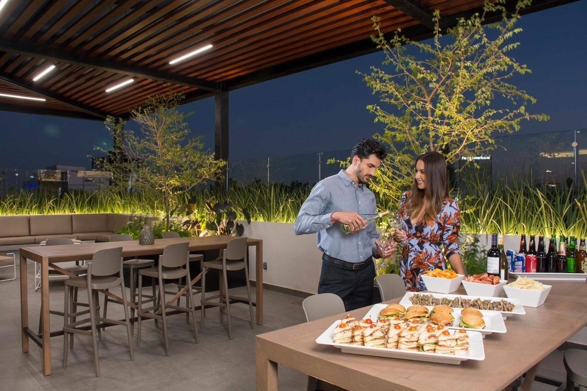 Staybridge Suites - Guadalajara Novena, an IHG Hotel Bagian luar foto