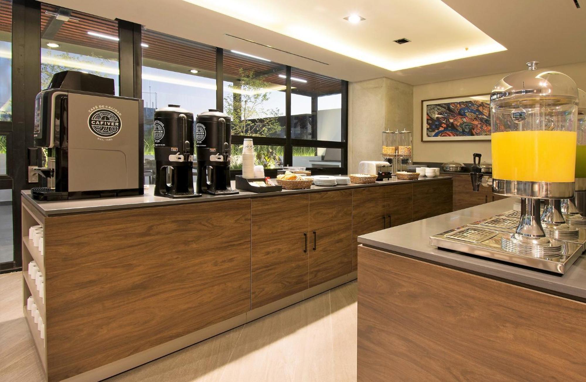 Staybridge Suites - Guadalajara Novena, an IHG Hotel Bagian luar foto